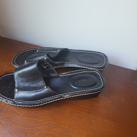 Sonoma Black Leather Slide Sandals - Picture 3 of 5